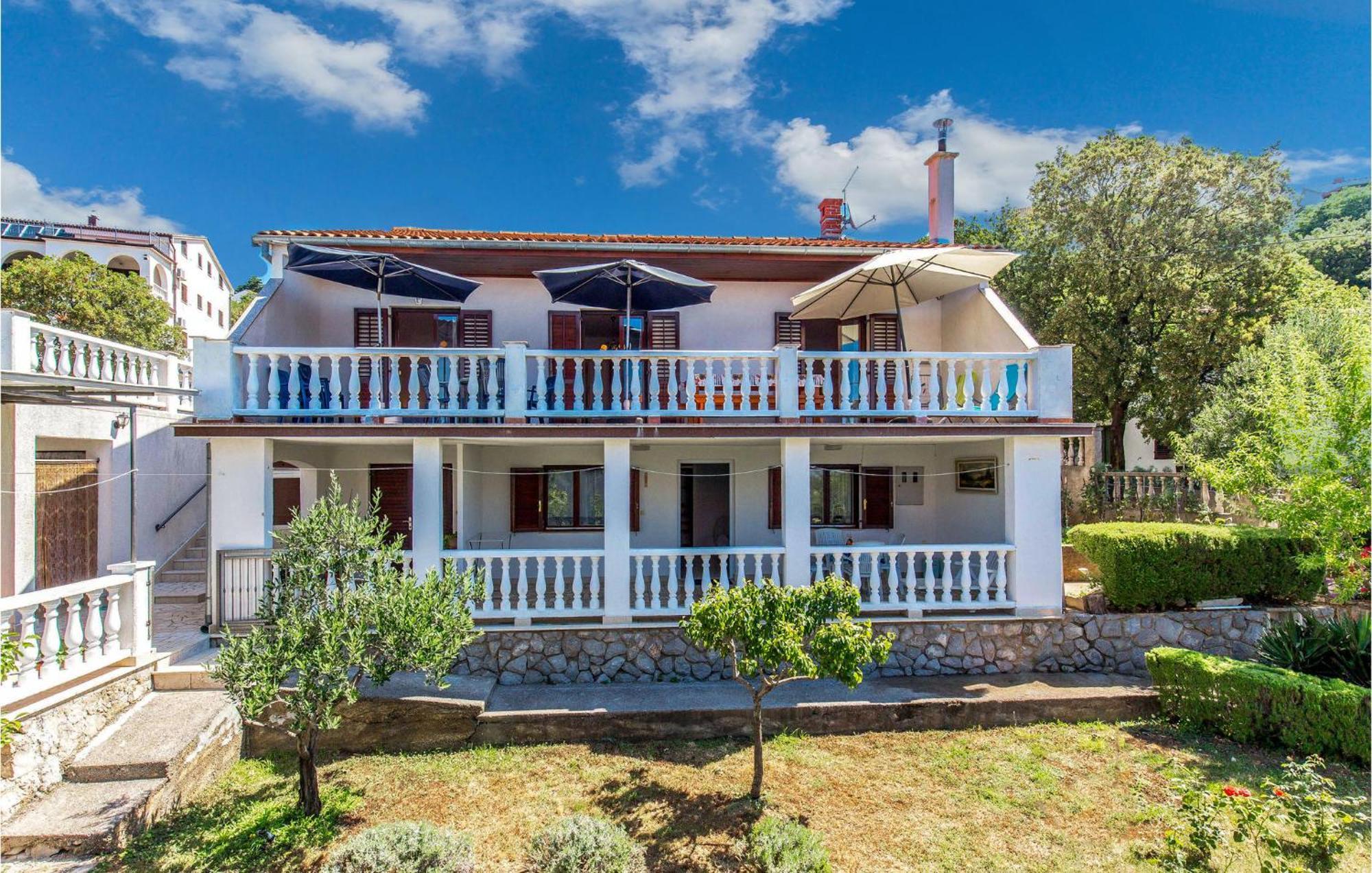 Holiday home 5 Bedroom Amazing Home In Klenovica